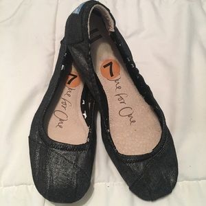 Toms charcoal flats with arch support size 7